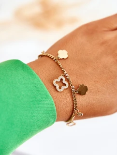 Módní náramek se ozdobami zlata