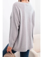 Dámský svetr s delším zadním dílem a embosovanou hvězdou šedý
