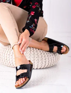 Pohodlné dámské nazouváky černé bez podpatku