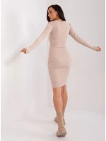 Světle béžové vypasované žebrované šaty s kulatým výstřihem (5131-18P)