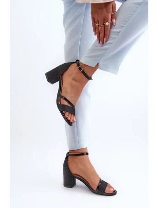 Třpytivé dámské sandály na nízkém podpatku černé Ploemis Třpytivé dámské sandály na nízkém podpatku černé Ploemis