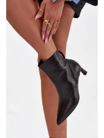 Dámské kotníkové boty z přírodní kůže na podpatku D&A CR52-661 Černé