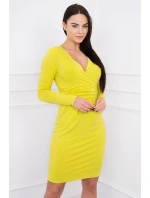 Přiléhavé šaty s výřezem pod prsy kiwi