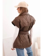 Dámská prošívaná vesta s páskem a širokým límcem hnědá