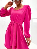 Elegantní šaty ve fuchsijové barvě s rozšířenou spodní částí (8249) Elegantní šaty ve fuchsijové barvě s rozšířenou spodní částí (8249)