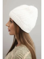 Dámská zimní čepice s vlnou bílá