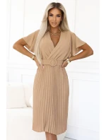 607-2 Plisované midi šaty LYRA s obálkovým výstřihem a širokým páskem - CARMELINE