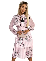 449-4 CARLA Plisované midi šaty s knoflíky a dlouhými rukávy - růžové na pozadí pastelově růžové barvy