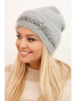 Dámská zimní čepice huňatá s perlami a ozdobným vzorem šedá