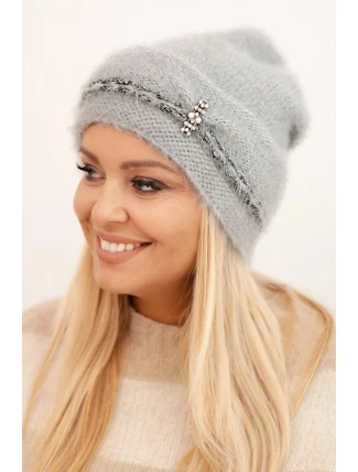 Dámská zimní čepice huňatá s perlami a ozdobným vzorem šedá