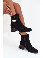 Dámské kotníkové boty Sarona na klinek se zlatou ozdobou – černé
