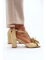Kožené sandály na podpatku s ozdobou Laura Messi 2758 béžové Kožené sandály na podpatku s ozdobou Laura Messi 2758 béžové