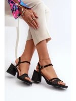 Dámské sandály na podpatku s lesklým páskem černé Tessata Dámské sandály na podpatku s lesklým páskem černé Tessata