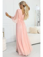 654-4 Dlouhé třpytivé plus size šaty s výstřihem a průhlednými rukávy - broskvová barva