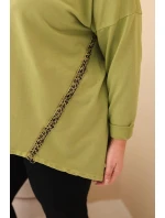 Dámská blůza Plus Size bavlněná s ohrnutým rukávem a lampasem v leopardím vzoru olivová
