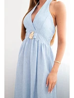 Dámské viskózové maxi šaty vázané u krku s ozdobnou sponou modrá