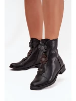 Dámské botky Pravienne – zateplené, na plochém podpatku, s květinovou ozdobou, černé Dámské botky Pravienne – zateplené, na plochém podpatku, s květinovou ozdobou, černé