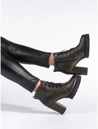 Moderní dámské kotníčkové boty zelené na plochém podpatku Moderní dámské kotníčkové boty zelené na plochém podpatku