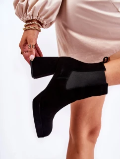 Semišové boty na masivním podpatku Laura Messi 2519 Černá