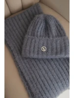 Dámská souprava čepice a dlouhý šátek z měkké příze tmavě šedý Dámská souprava čepice a dlouhý šátek z měkké příze tmavě šedý