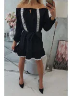 Šaty s otevřenými rameny a krajkou černé