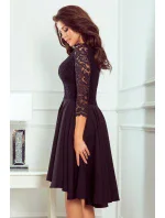 Černé dámské šaty s delším zadním dílem a s krajkovým výstřihem model 7776696 Černé dámské šaty s delším zadním dílem a s krajkovým výstřihem model 7776696