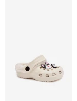 Dětské pěnové pantofle zateplené kožíškem s ozdobnými připínkami – krémové