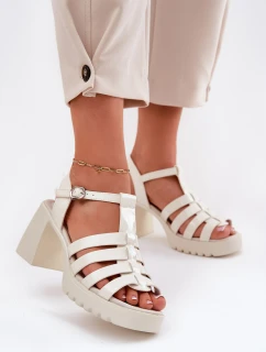 Lakované Kožené Dámské Sandály Na Podpatku Světle Béžové Vinceza 66621