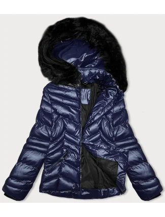 Krátká prošívaná dámská zimní bunda ve švestkové barvě s kapucí J Style (58M23068-4) Krátká prošívaná dámská zimní bunda ve švestkové barvě s kapucí J Style (58M23068-4)