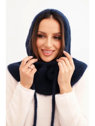 Dámská čepice s kapucí a pleteným copem granátová