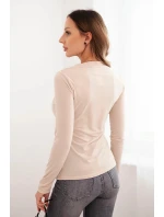 Dámská blůza s ozdobnou sponou mačkaná z viskózy béžová Dámská blůza s ozdobnou sponou mačkaná z viskózy béžová