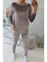 Velurová souprava s řasením na zadní straně šedá