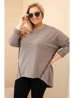 Dámská blůza Plus Size bavlněná s ohrnovacím rukávem a lampasem v leopardím vzoru fango Dámská blůza Plus Size bavlněná s ohrnovacím rukávem a lampasem v leopardím vzoru fango
