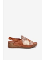 Dámské Kožené Sandály Na Klínku S Tkaninou Maciejka L7067-29 Hnědé Dámské Kožené Sandály Na Klínku S Tkaninou Maciejka L7067-29 Hnědé
