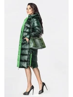 Zelená dlouhá dámská zimní bunda s kontrastní podšívkou (j9-063) Zelená dlouhá dámská zimní bunda s kontrastní podšívkou (j9-063)