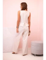 Dámská kombinéza bez rukávů s širokými nohavicemi a ozdobnými knoflíky béžový Dámská kombinéza bez rukávů s širokými nohavicemi a ozdobnými knoflíky béžový