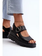 Dámské sandály na klínové podrážce a platformě z ekokože černé Triaola