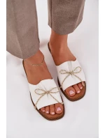 Pantofle Na Plochém Podpatku S Ozdobnou Mašlí Bílé Deonelis Pantofle Na Plochém Podpatku S Ozdobnou Mašlí Bílé Deonelis