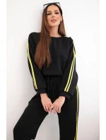 Dámský teplákový komplet Masełko s lampasy a volnou mikinou černý