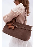 Kabelka z imitace semiše přívěsek jezevčík tmavě béžová Noellea