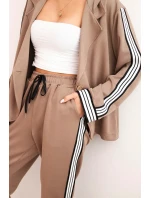 Dámský komplet s viskózou, lampasem a sportovní bundou fango Dámský komplet s viskózou, lampasem a sportovní bundou fango