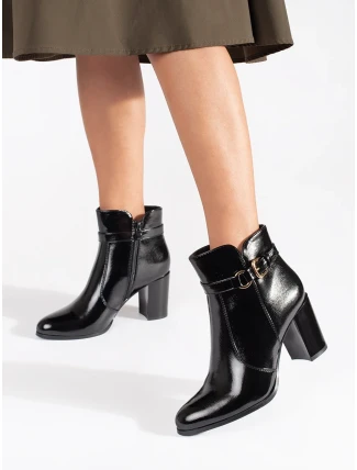Zajímavé dámské černé kotníčkové boty Obcas Zajímavé dámské černé kotníčkové boty Obcas