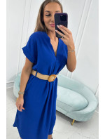 Šaty s ozdobným páskem chrpově modré barvy