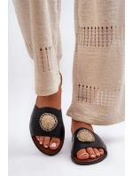 Zazoo 2938 Kožené Žabky Na Ploché Podrážce S Ozdobou Černé