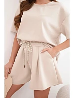 Dámský komplet z viskózy (masełko) s krátkým rukávem a kraťasy s vysokým pasem béžový Dámský komplet z viskózy (masełko) s krátkým rukávem a kraťasy s vysokým pasem béžový