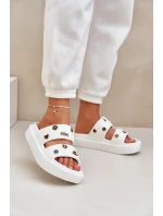 Dámské pěnové pantofle s ozdobnými připínkami – bílé