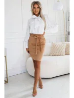 578-2 Jedinečná halenka s dlouhými rukávy, vázáním a knoflíky - bílá se stříbrným vzorem