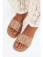 Dámské pantofle na nízkém podpatku s přezkou béžové Melivra