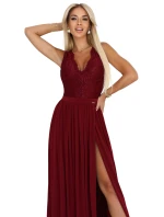 211-8 Dlouhé šaty LEA s krajkovým výstřihem a rozparkem na nohou - bordó