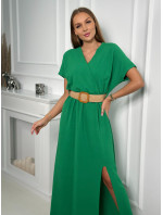 Dlouhé šaty s ozdobným páskem zelené barvy